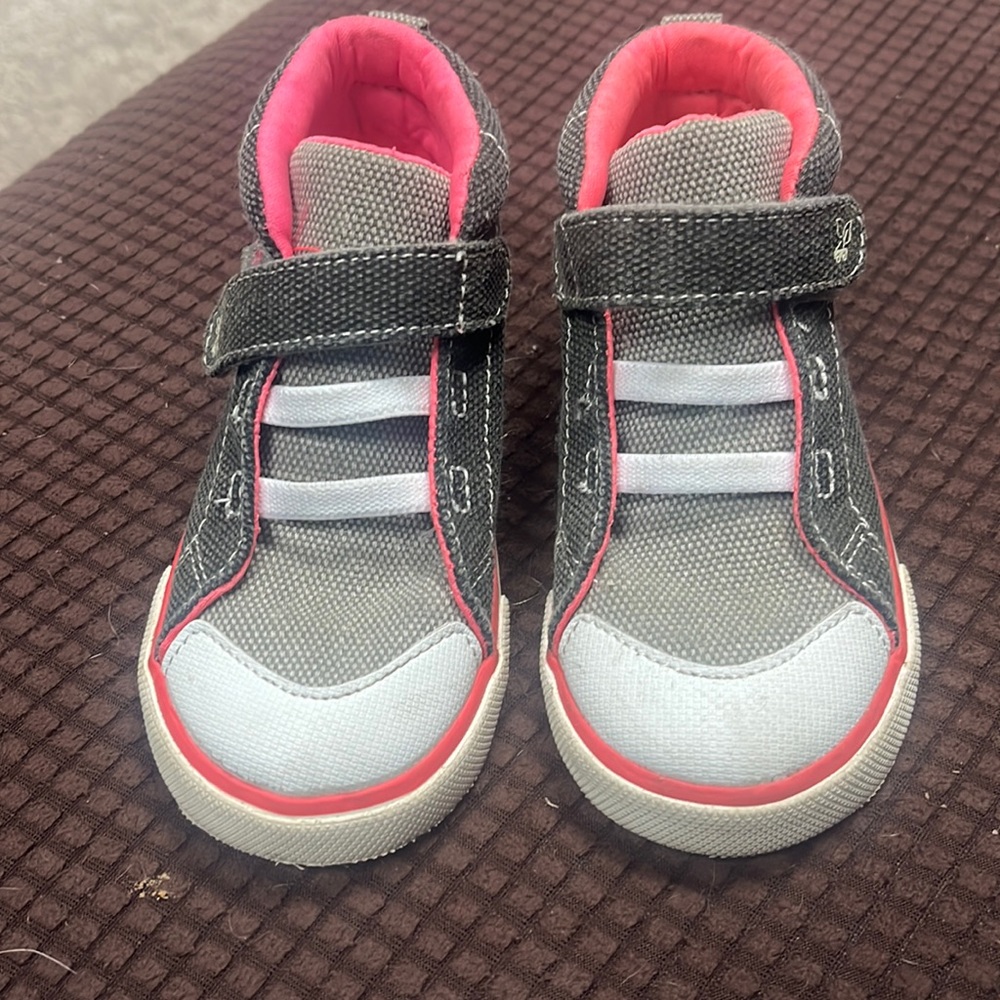 See Kai run size 9 shoes